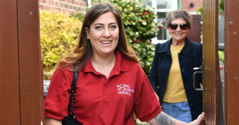 A pro bono bonus: The impact of  volunteering on wages and productivity